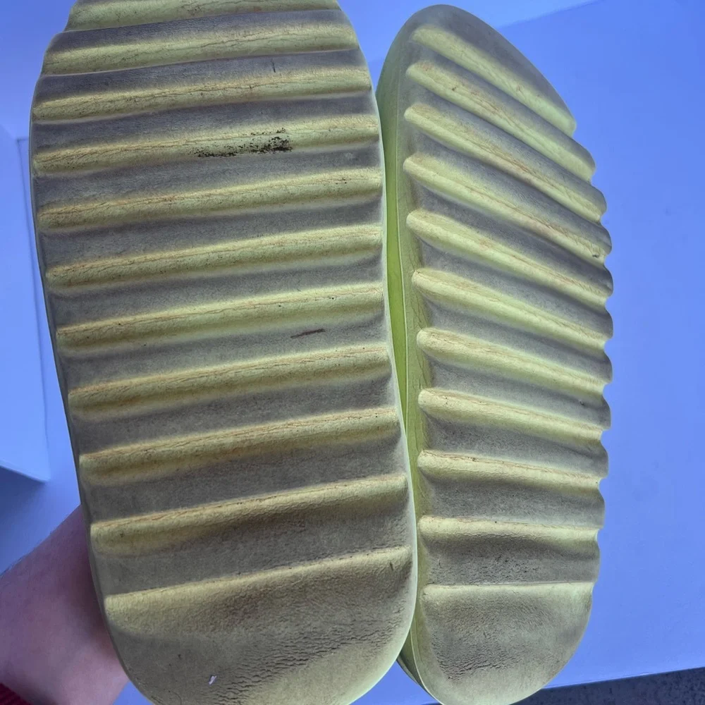 Yeezy Slides‎ in Neon Yellow